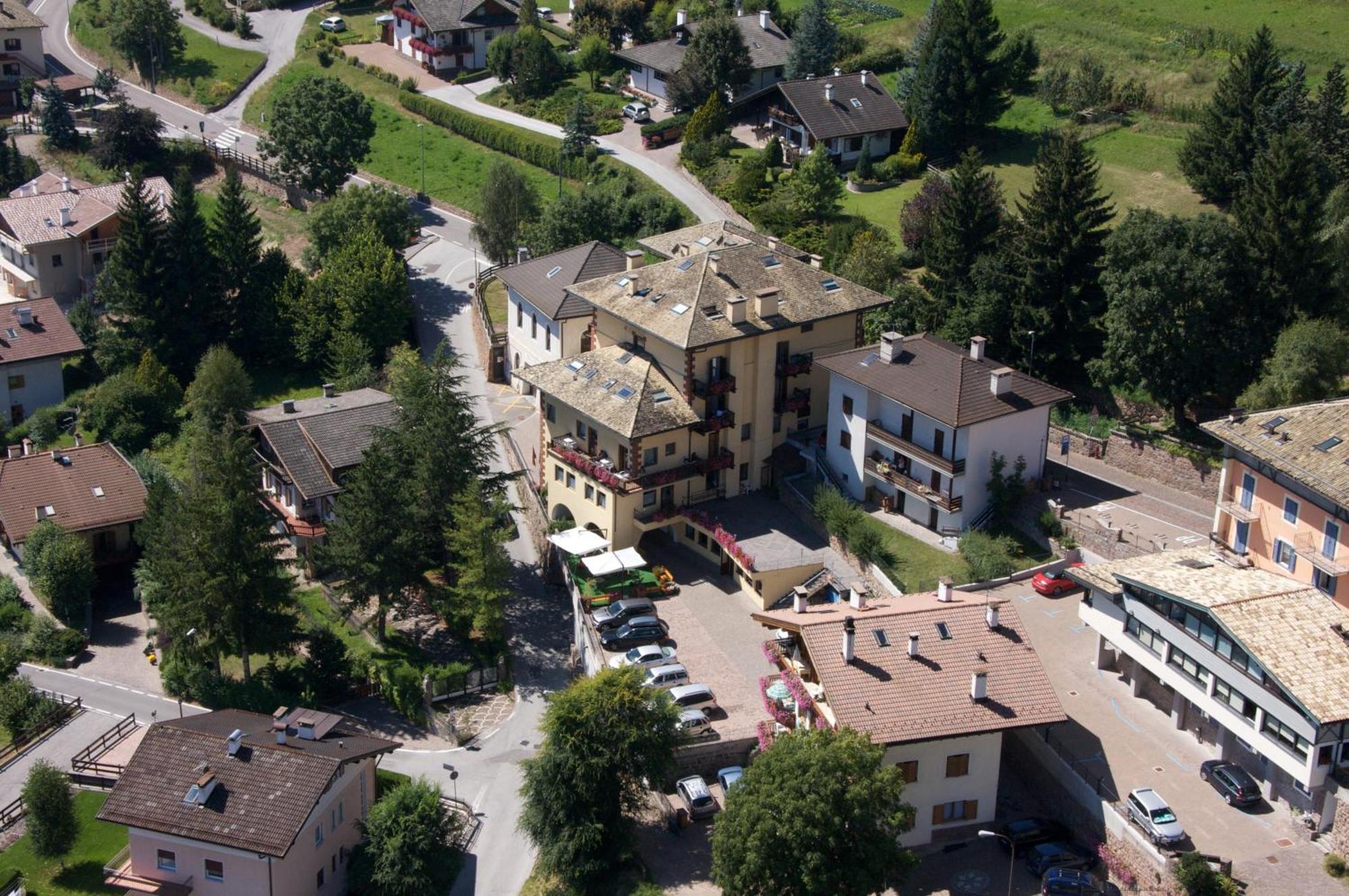 Hotel Corona Carano  Buitenkant foto